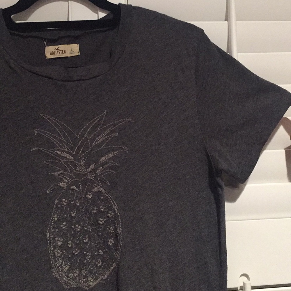 Hollister T-shirt - Picture 3 of 3